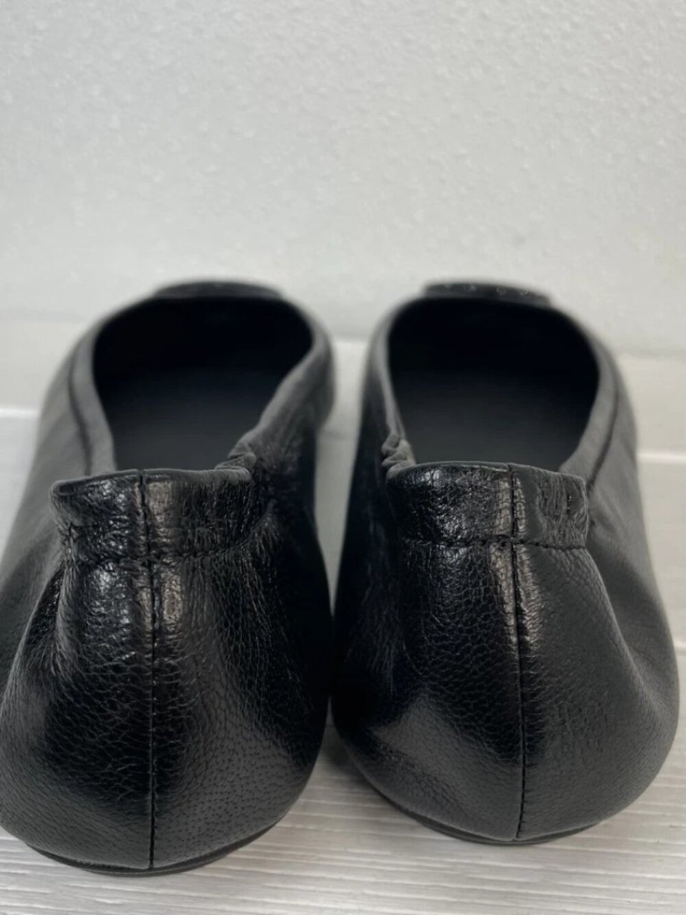 Tory Burch Womens Size 8.5 Minnie Travel Ballet Flat Black Leather Jewled Emblem - Picture 3 of 8